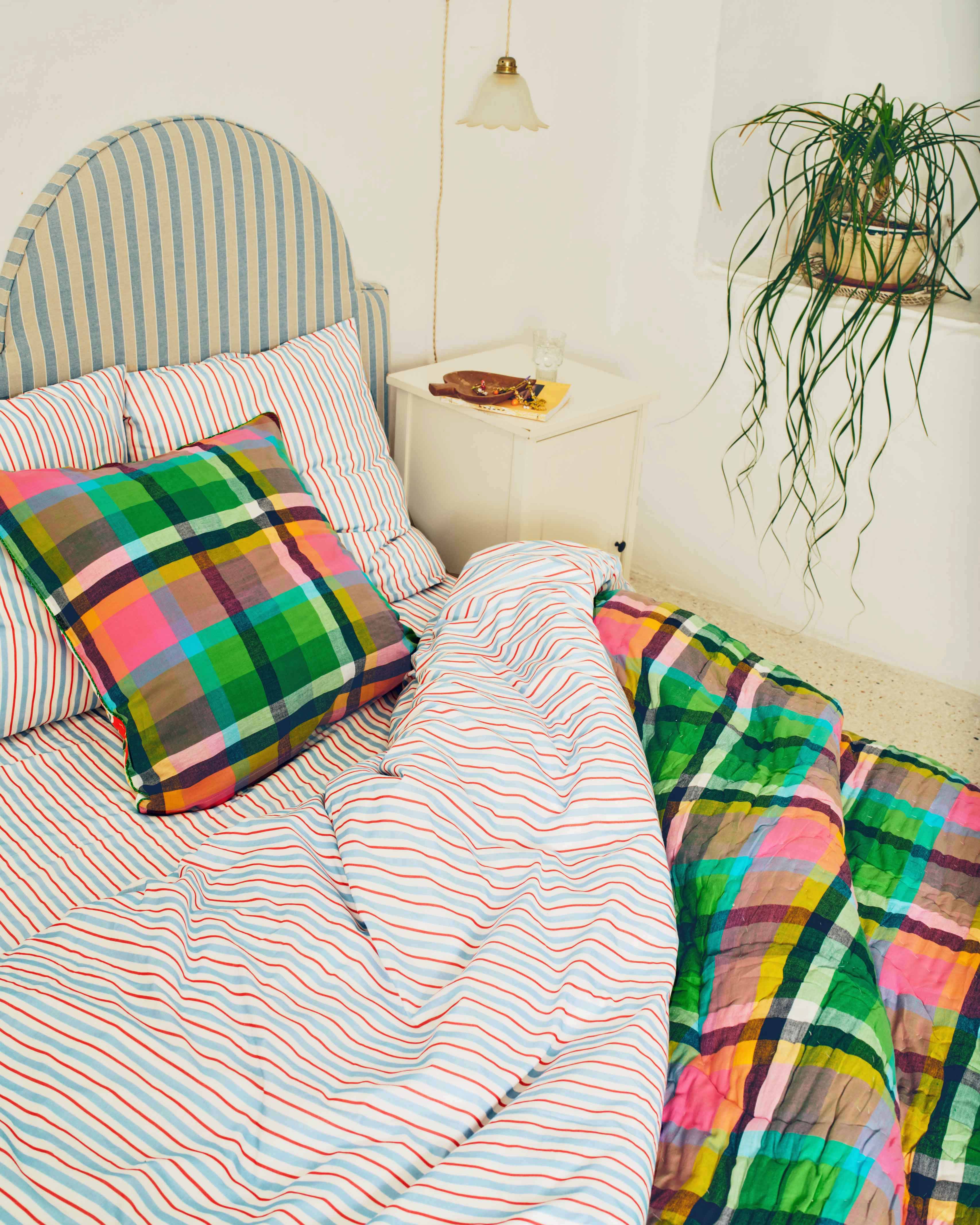 Bed linen, Lucas du Tertre