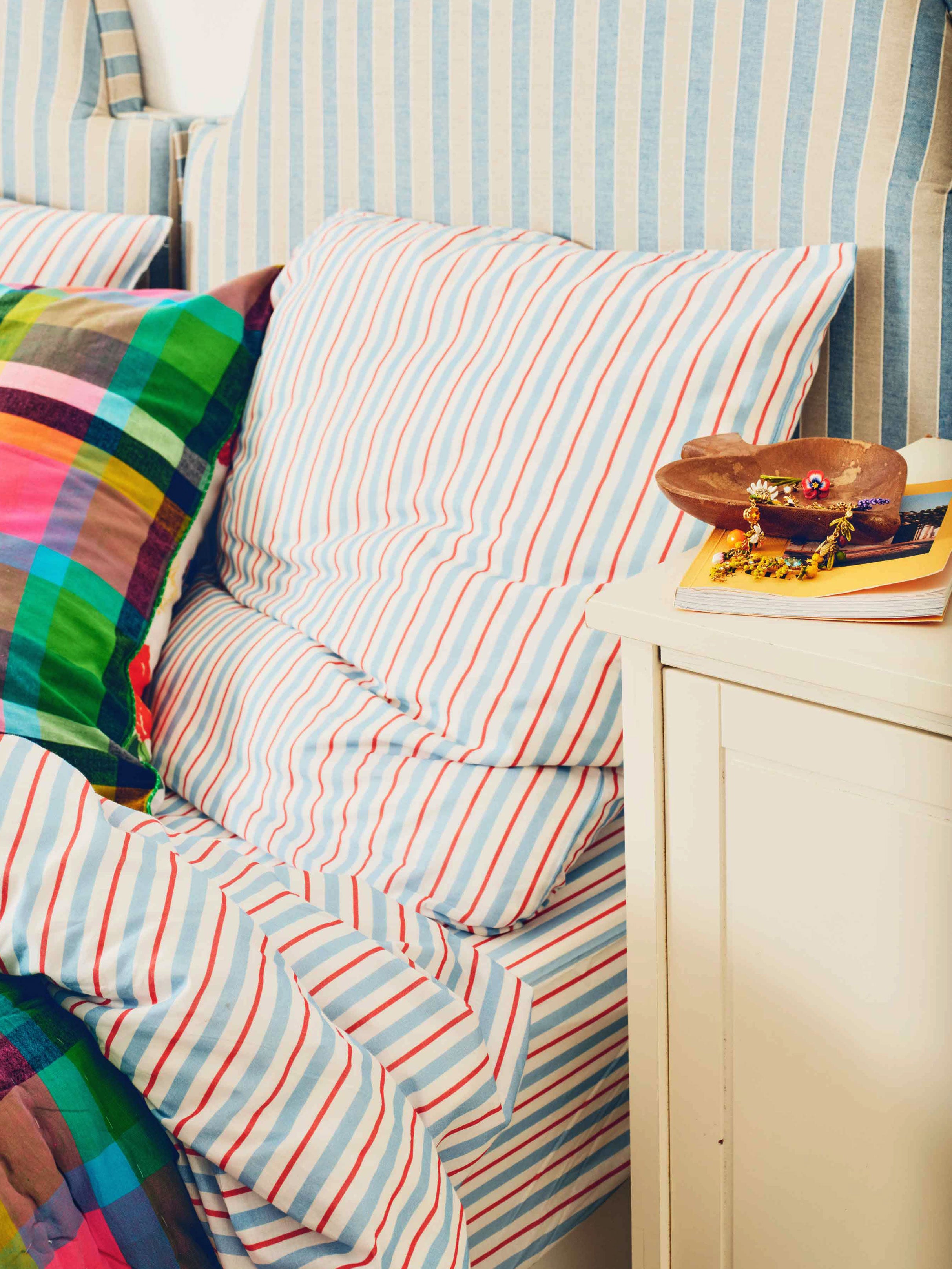 Bed linen, Lucas du Tertre