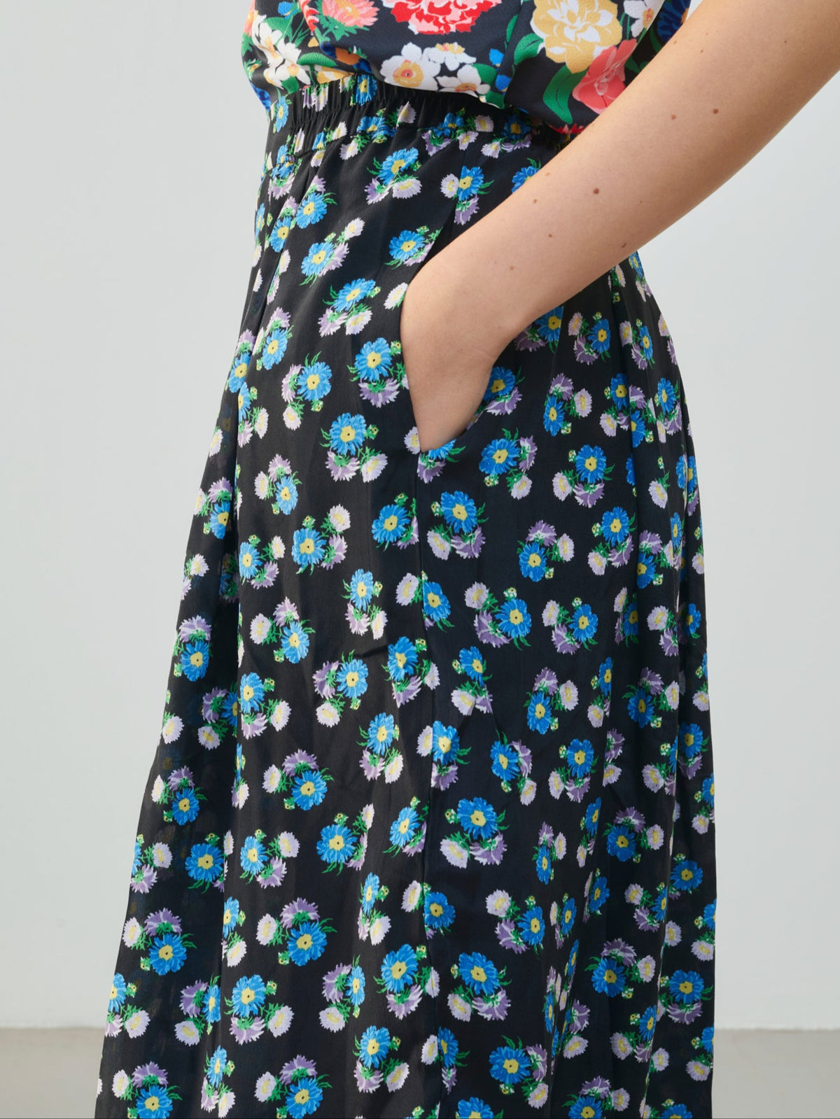 jupe_silk_achille_black_ground_4