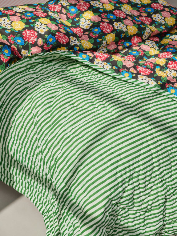 Reversible quilted blanket