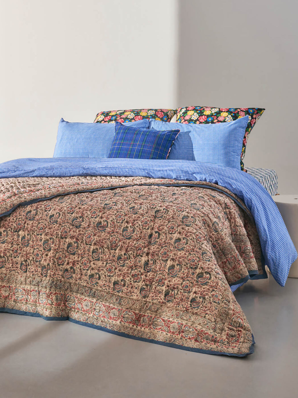 Reversible quilted blanket