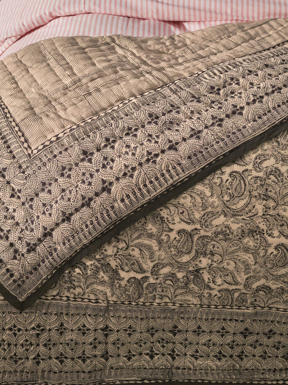 Reversible quilted blanket