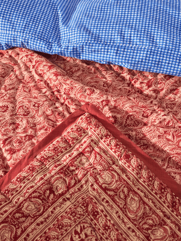 Reversible quilted blanket