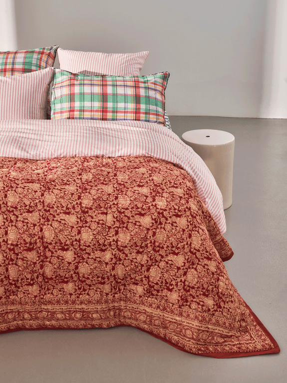 Reversible quilted blanket