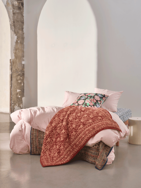 Reversible quilted blanket