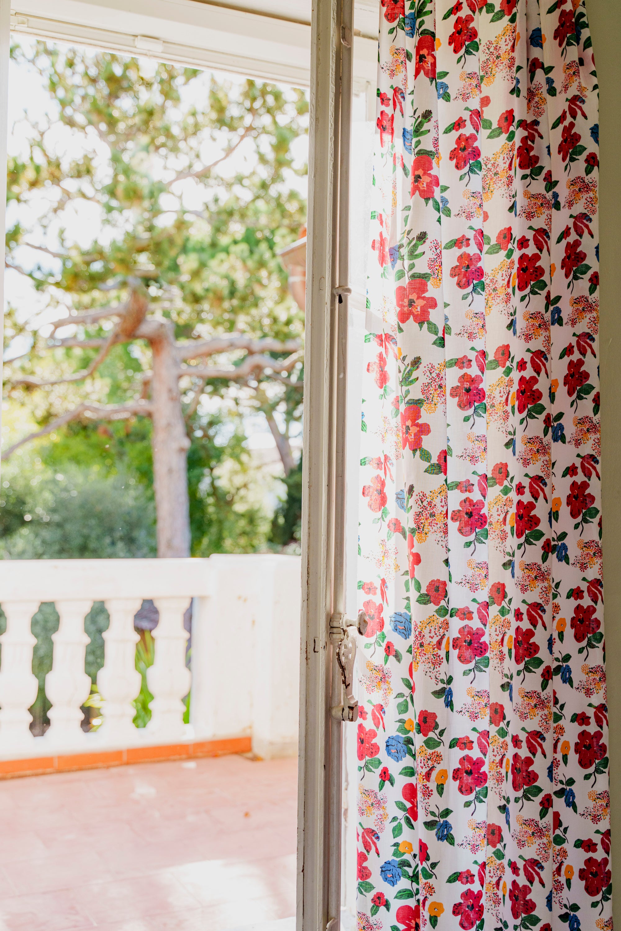 Curtains, Lucas du Tertre