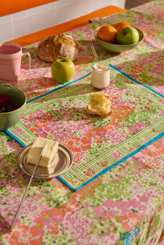 set_table_daisy_sarong_2