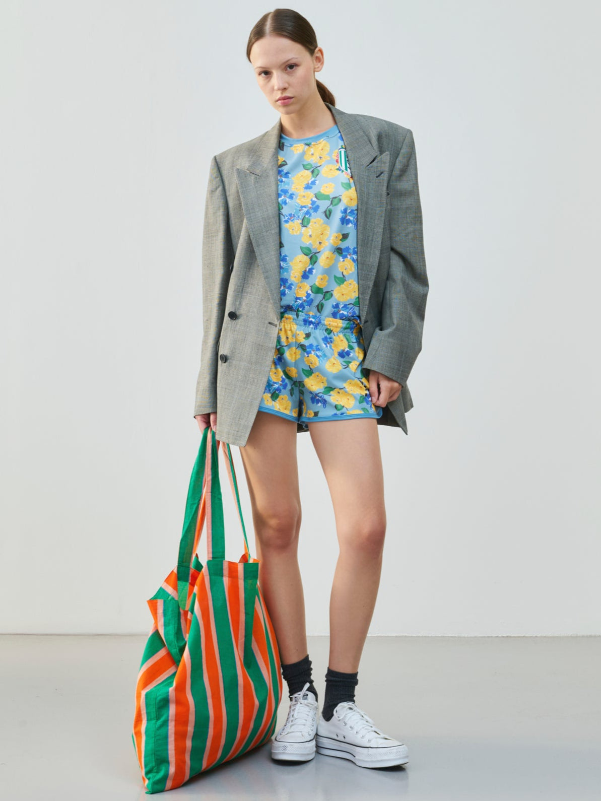 short_sport_sarah_blue_roses_3