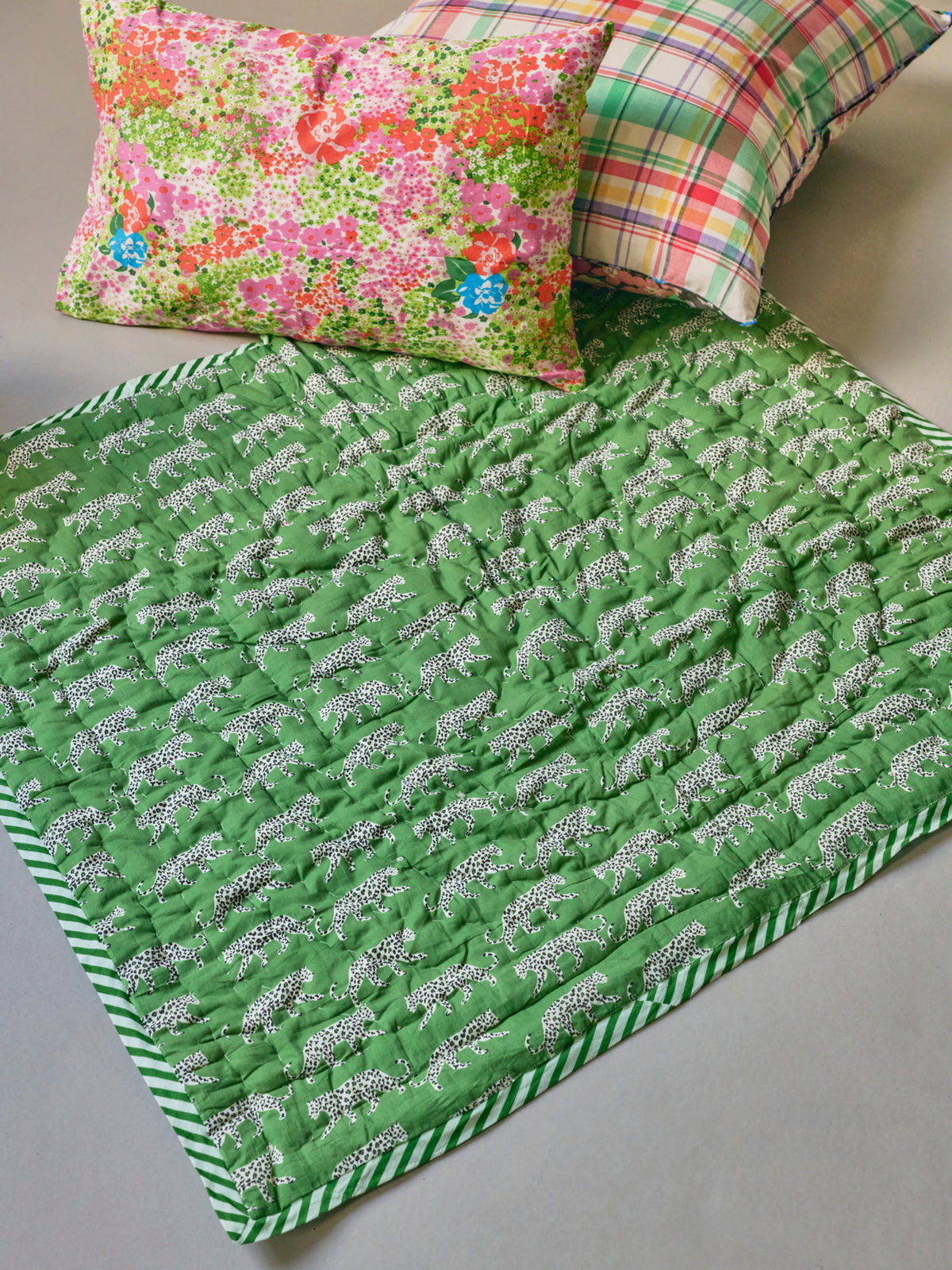 Tapis d'éveil matelassé réversible