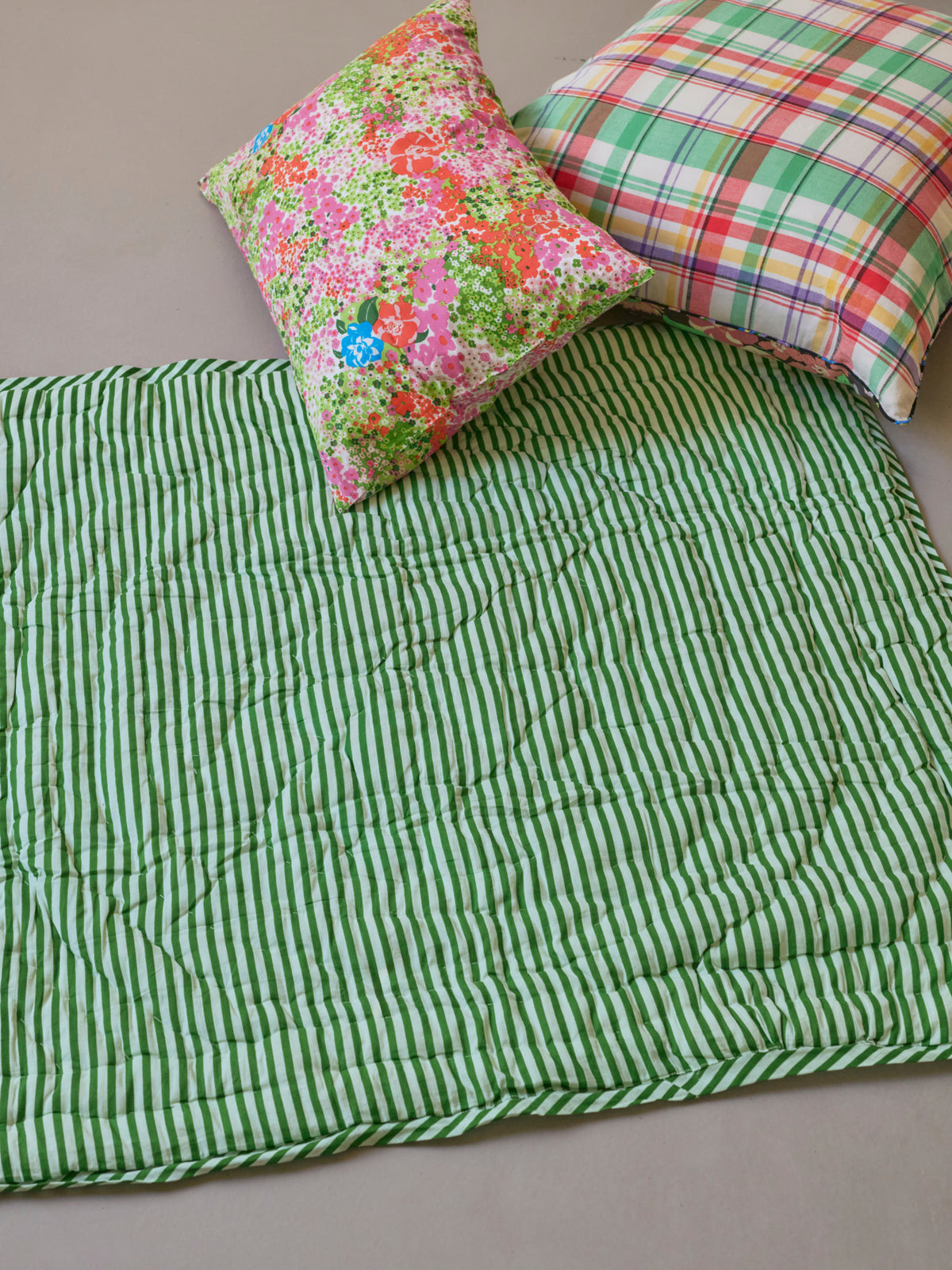 Tapis d'éveil matelassé réversible