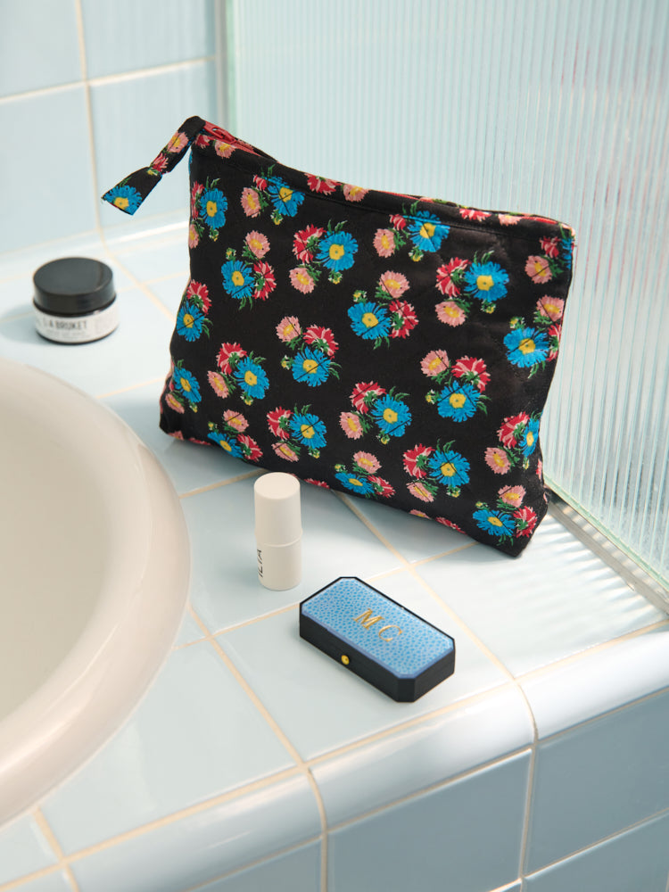 trousse_toilette_iris_black_ground_2