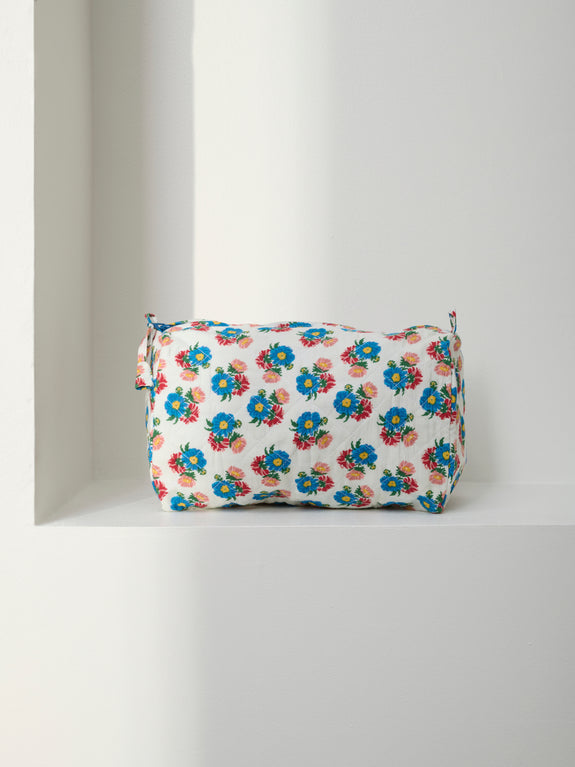 Round quilted toiletry bag