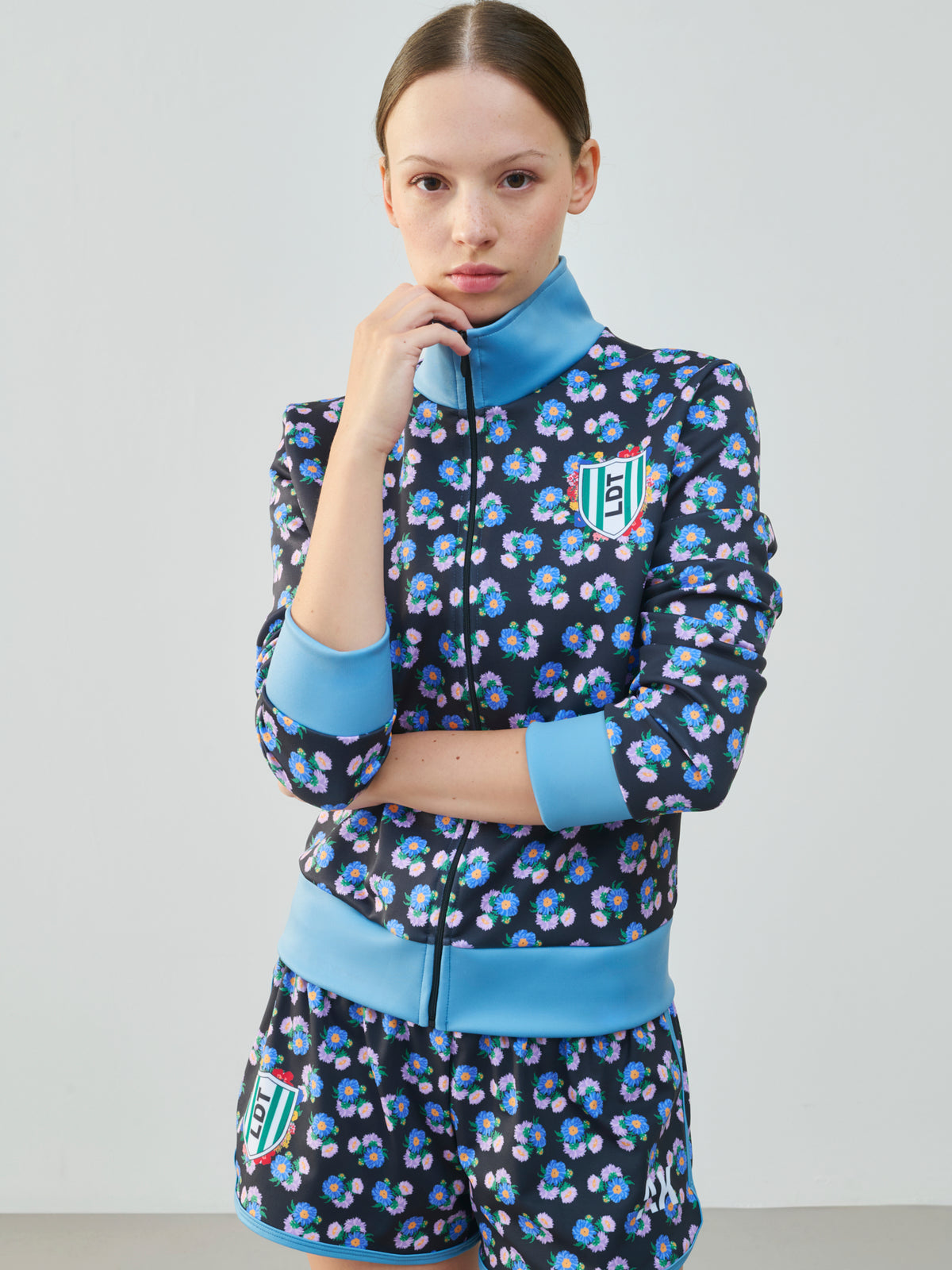 veste_lily_achille_black_ground_3