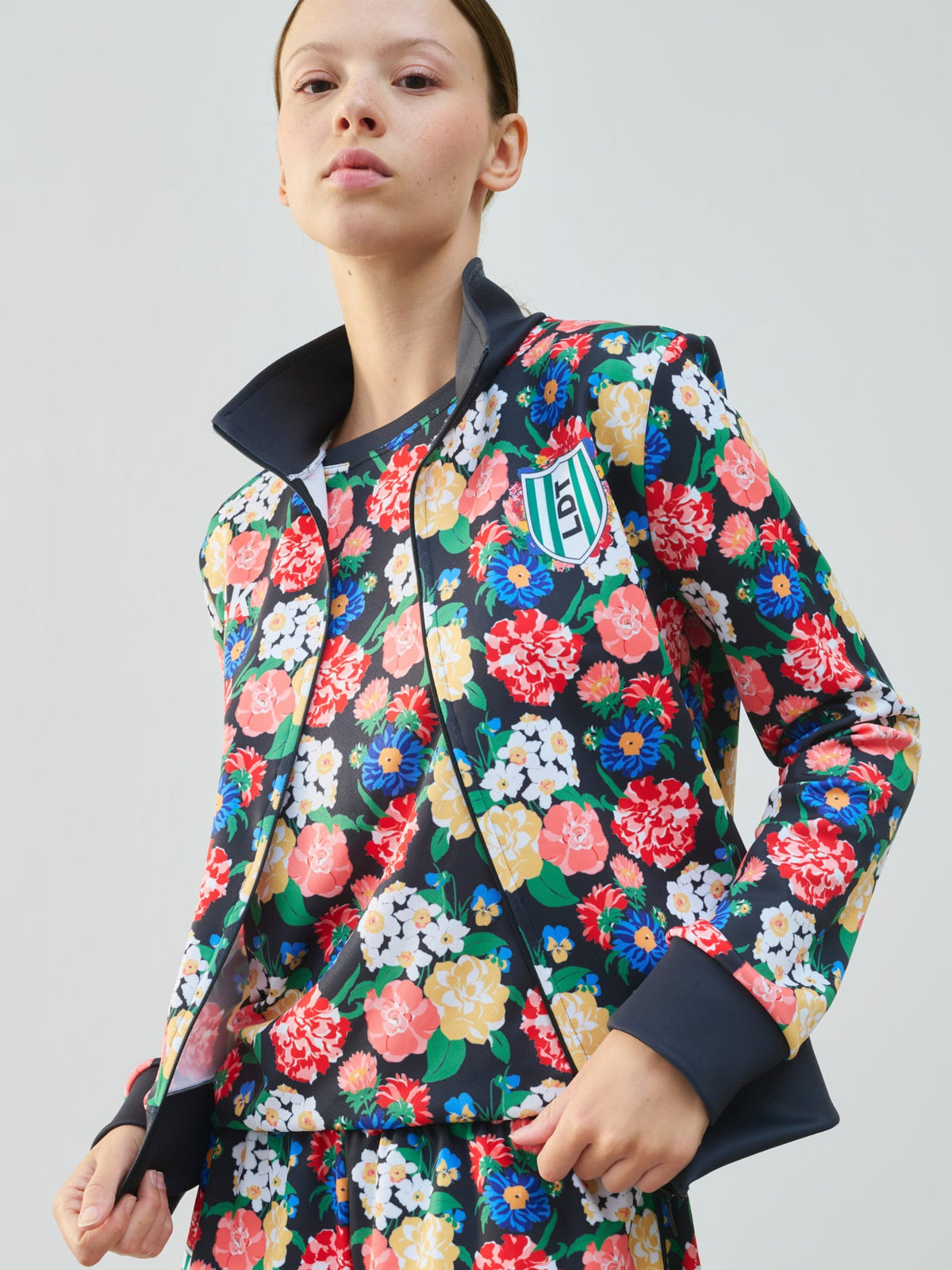 veste_lily_flora_black_ground_2