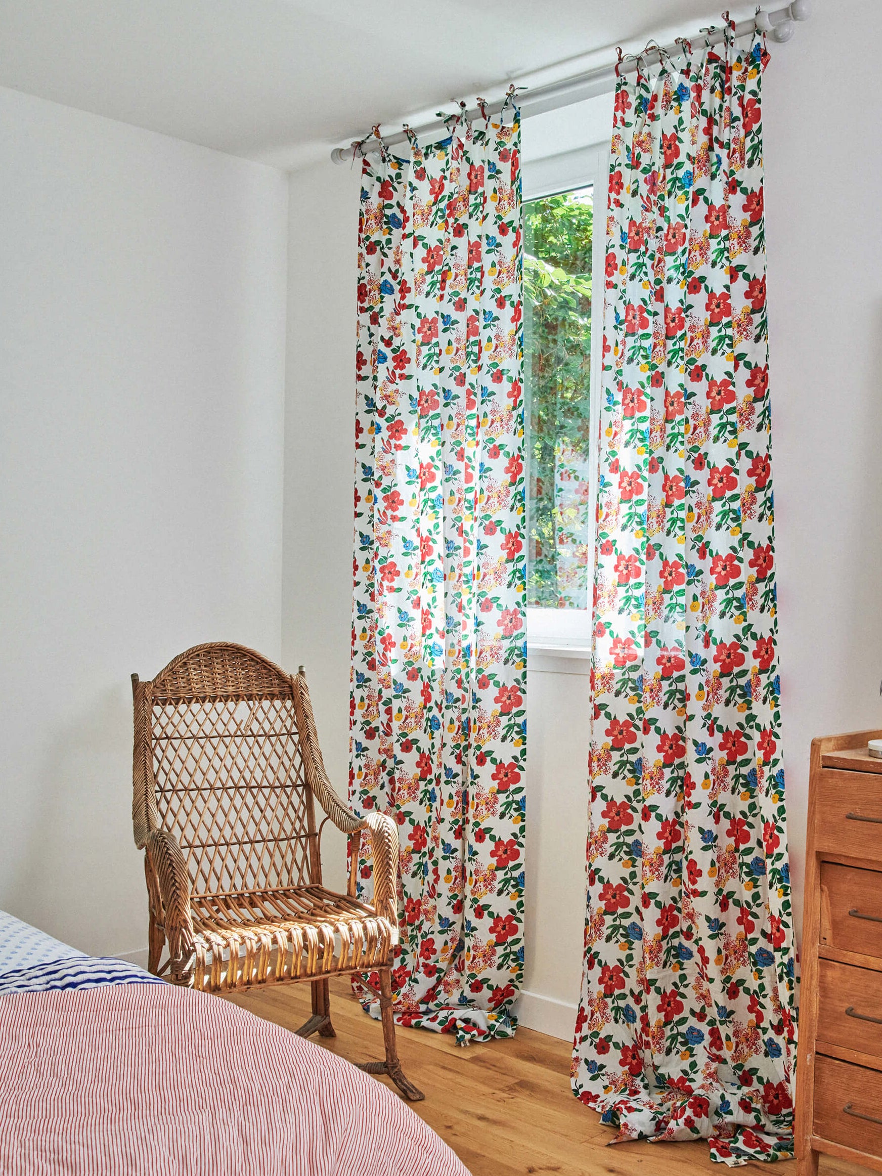 Curtains, Lucas du Tertre